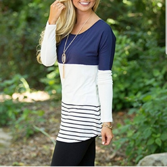 NWOT🔵Long Sleeve Lace Tunic - Picture 2 of 7